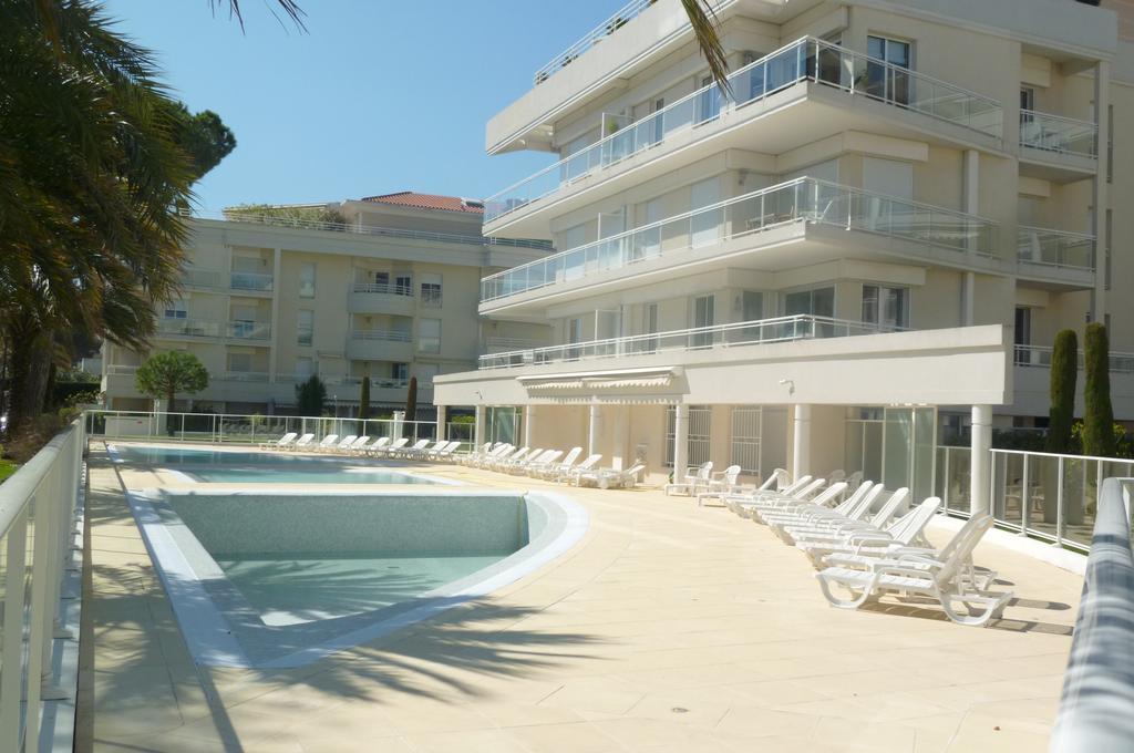 Stunning 2 Bed, 2 Bath Apt On The Cannes Sea Front Has Swimming Pool And Is A Secure Modern Building 464 المظهر الخارجي الصورة