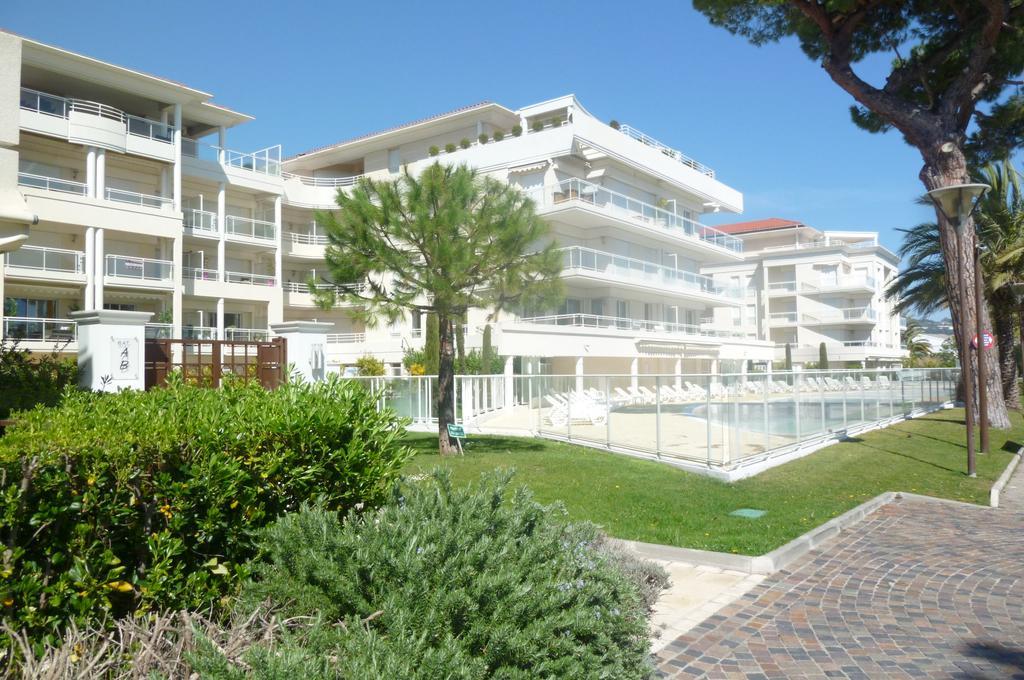 Stunning 2 Bed, 2 Bath Apt On The Cannes Sea Front Has Swimming Pool And Is A Secure Modern Building 464 المظهر الخارجي الصورة