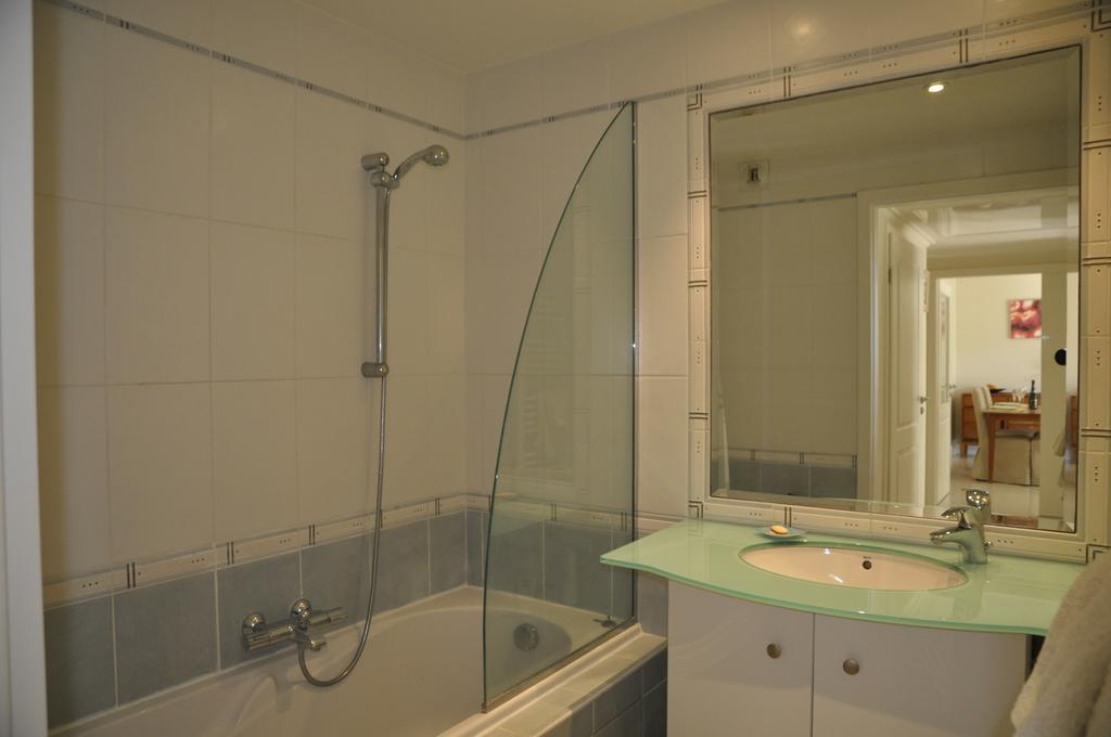 Stunning 2 Bed, 2 Bath Apt On The Cannes Sea Front Has Swimming Pool And Is A Secure Modern Building 464 المظهر الخارجي الصورة