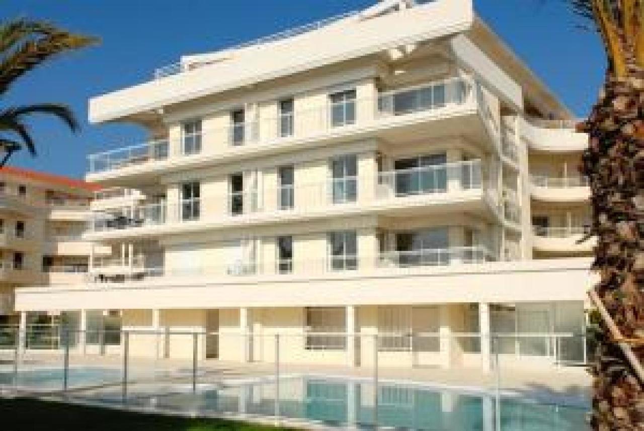 Stunning 2 Bed, 2 Bath Apt On The Cannes Sea Front Has Swimming Pool And Is A Secure Modern Building 464 المظهر الخارجي الصورة