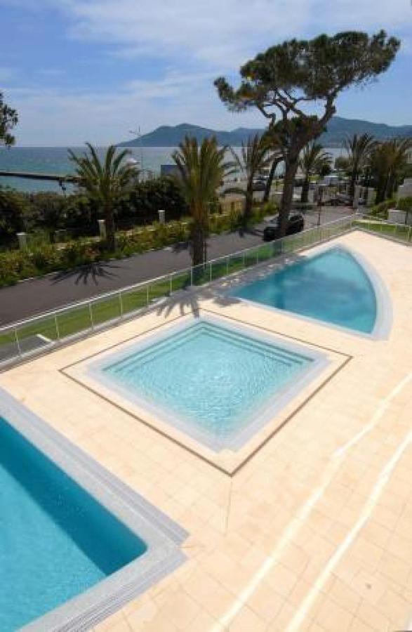 Stunning 2 Bed, 2 Bath Apt On The Cannes Sea Front Has Swimming Pool And Is A Secure Modern Building 464 المظهر الخارجي الصورة