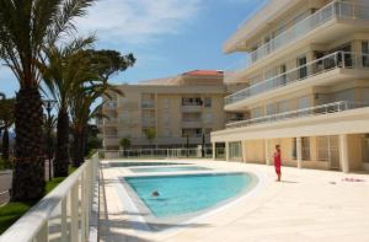 Stunning 2 Bed, 2 Bath Apt On The Cannes Sea Front Has Swimming Pool And Is A Secure Modern Building 464 المظهر الخارجي الصورة
