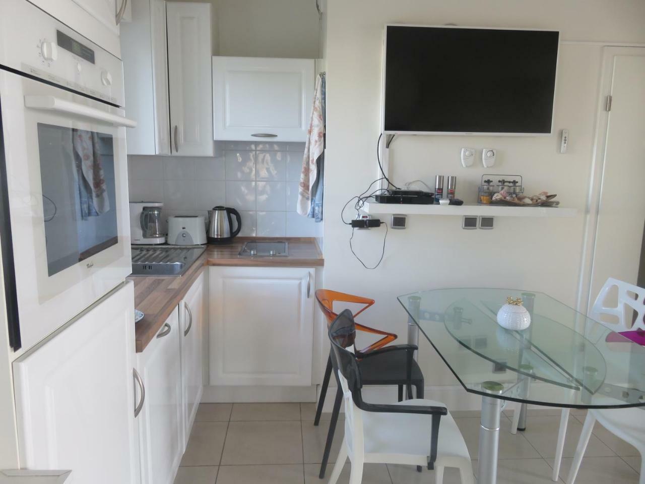 Stunning 2 Bed, 2 Bath Apt On The Cannes Sea Front Has Swimming Pool And Is A Secure Modern Building 464 المظهر الخارجي الصورة