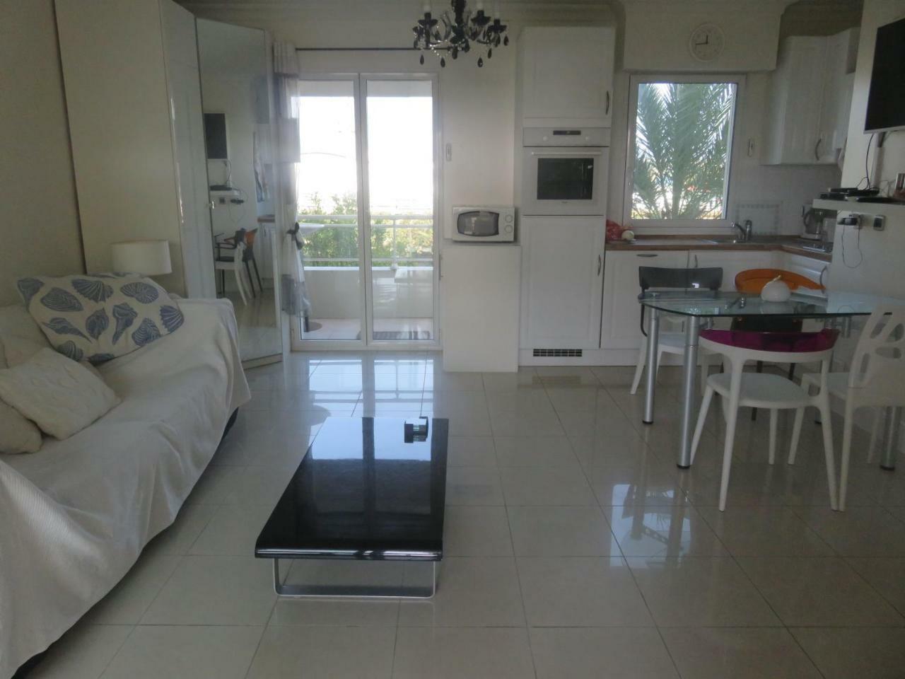 Stunning 2 Bed, 2 Bath Apt On The Cannes Sea Front Has Swimming Pool And Is A Secure Modern Building 464 المظهر الخارجي الصورة
