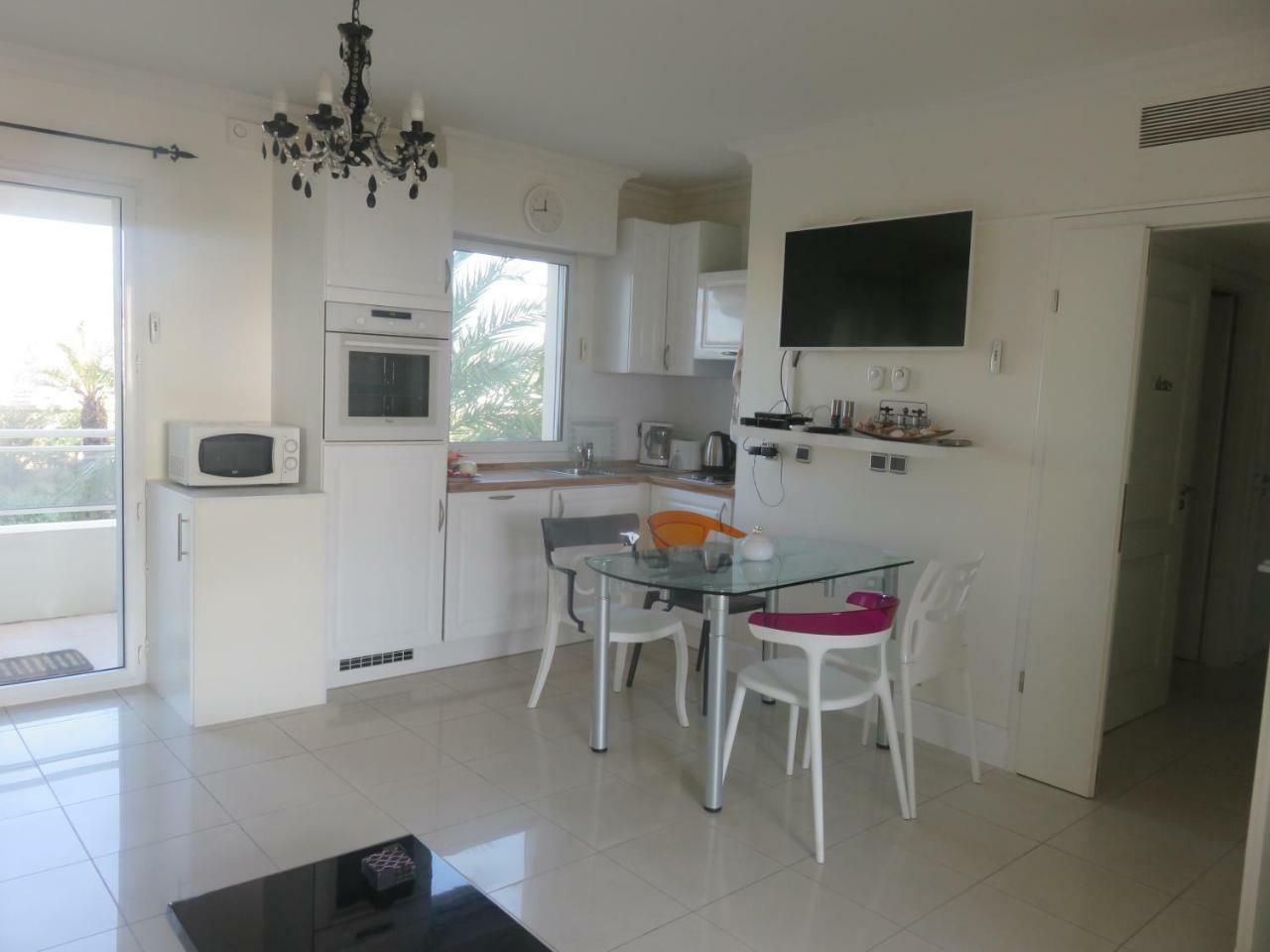 Stunning 2 Bed, 2 Bath Apt On The Cannes Sea Front Has Swimming Pool And Is A Secure Modern Building 464 المظهر الخارجي الصورة