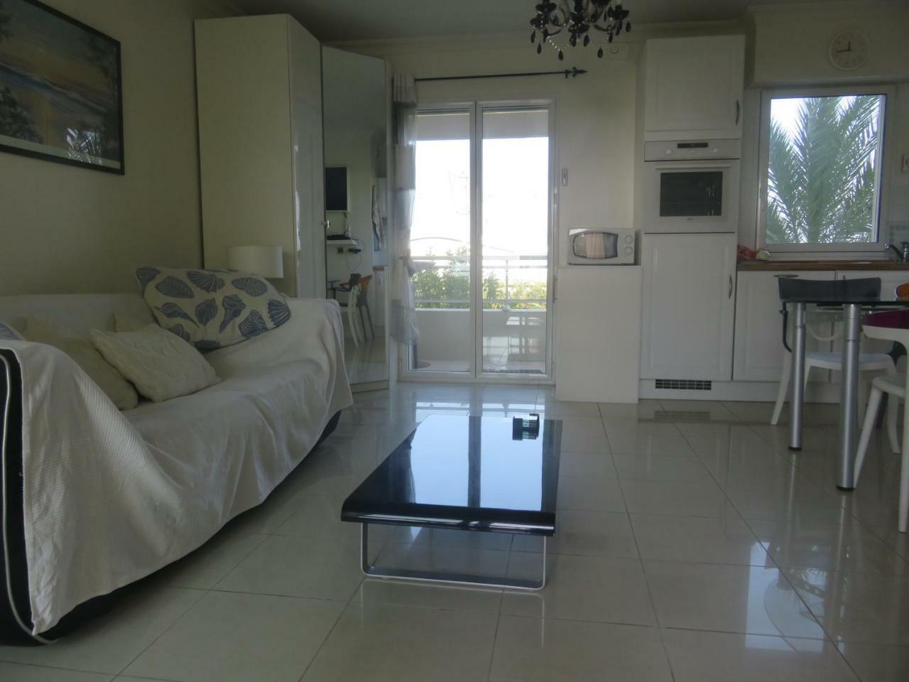 Stunning 2 Bed, 2 Bath Apt On The Cannes Sea Front Has Swimming Pool And Is A Secure Modern Building 464 المظهر الخارجي الصورة